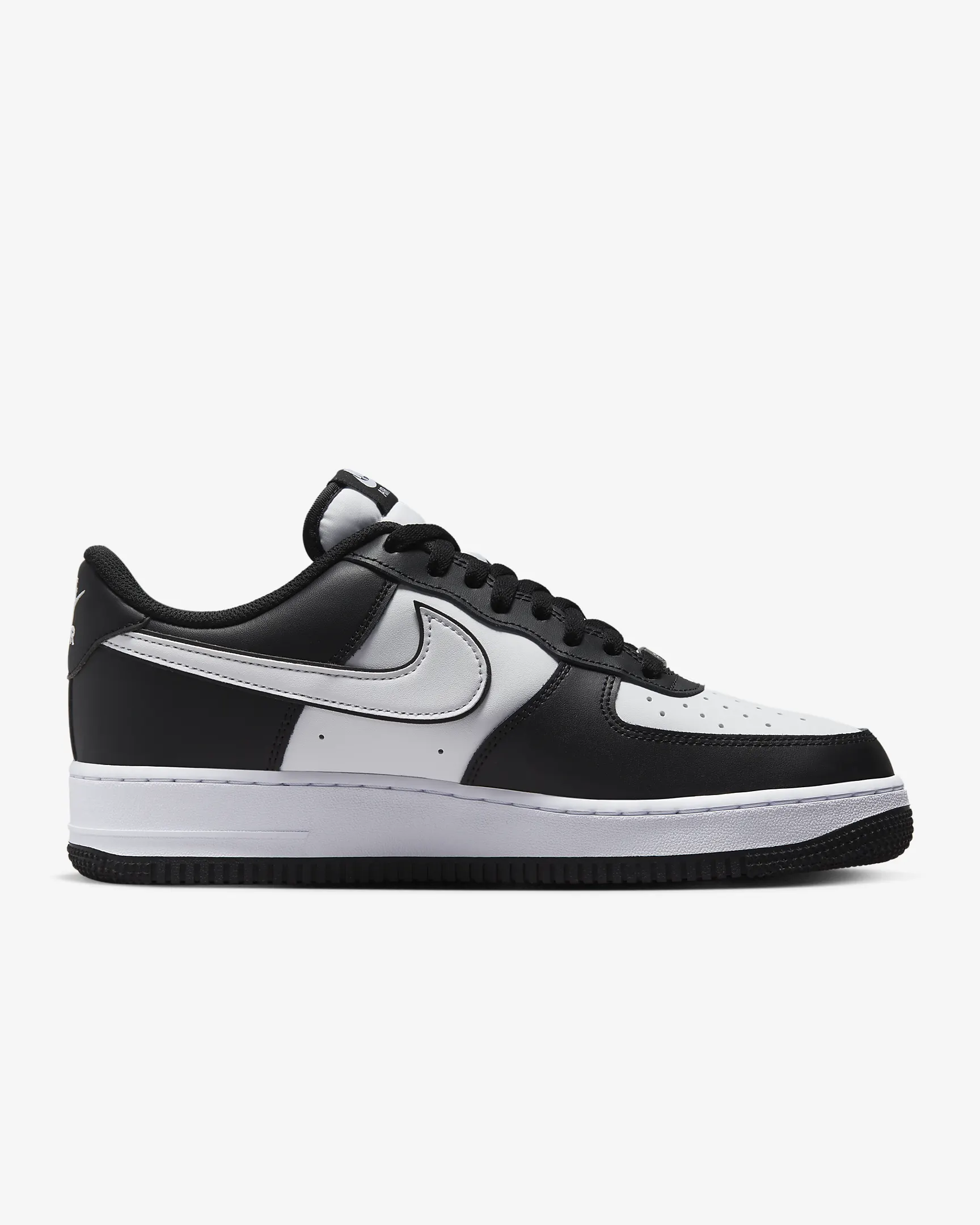 Nike (AirForce 1 07)